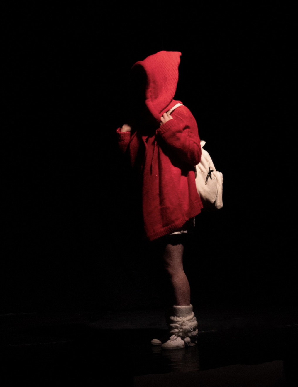 Le petit chaperon de laine rouge
